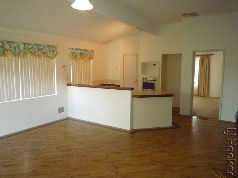 2 Willmott Close, Halls Head WA 6210