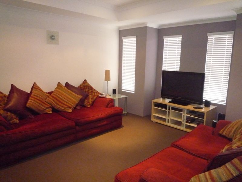 113 Hudson Drive, Dudley Park WA 6210