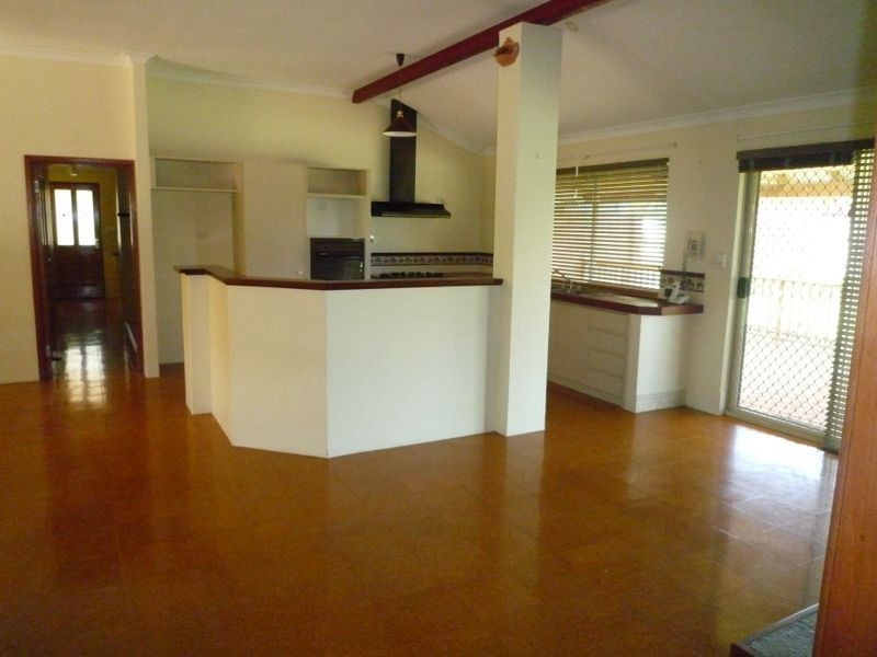 1 Dory Close, Halls Head WA 6210