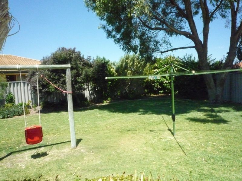 1 Dory Close, Halls Head WA 6210