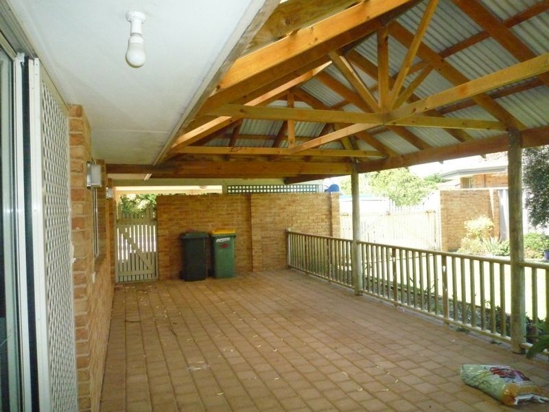 1 Dory Close, Halls Head WA 6210