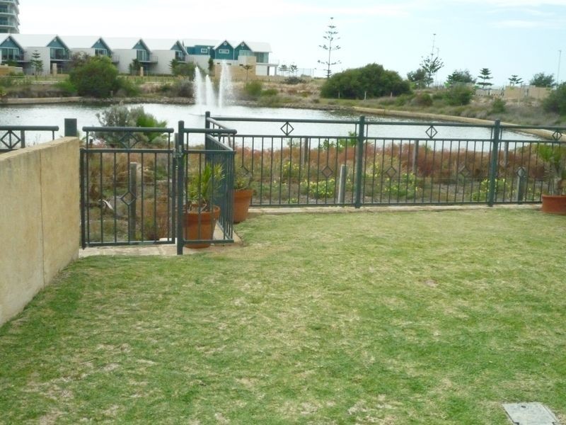 2/76 Ormsby Terrace, Silver Sands WA 6210