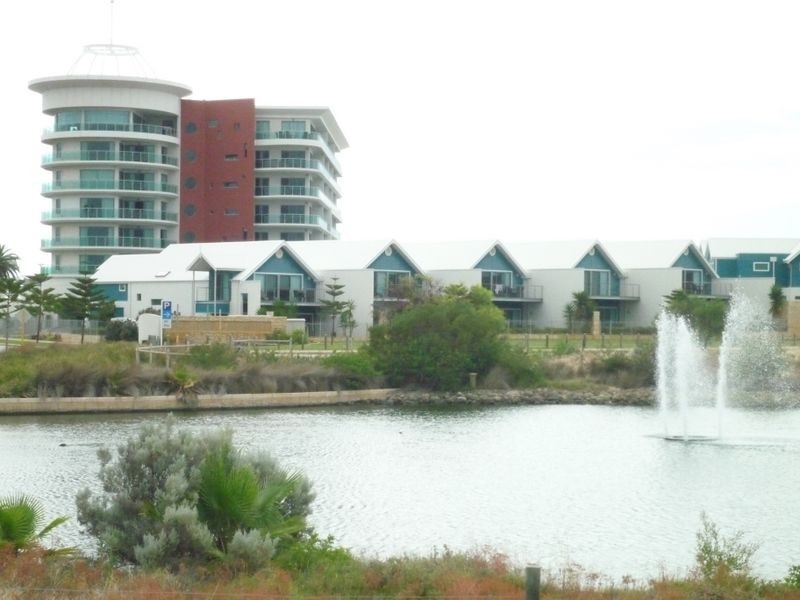 2/76 Ormsby Terrace, Silver Sands WA 6210