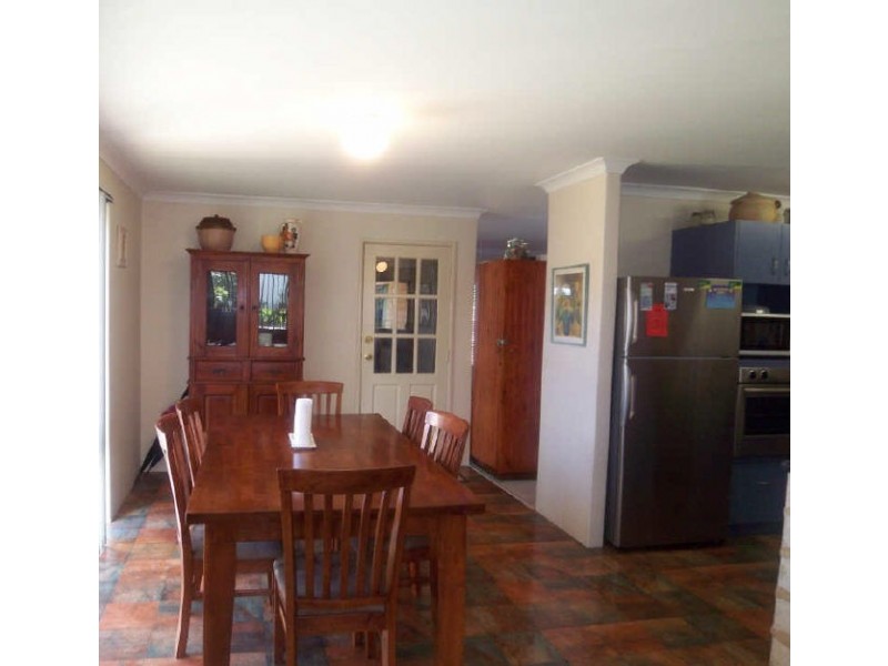 24 Malibu Point, Halls Head WA 6210