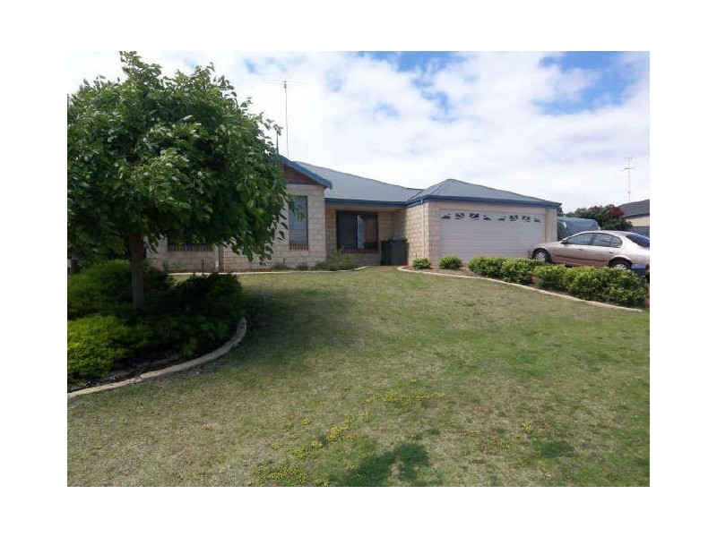 24 Malibu Point, Halls Head WA 6210