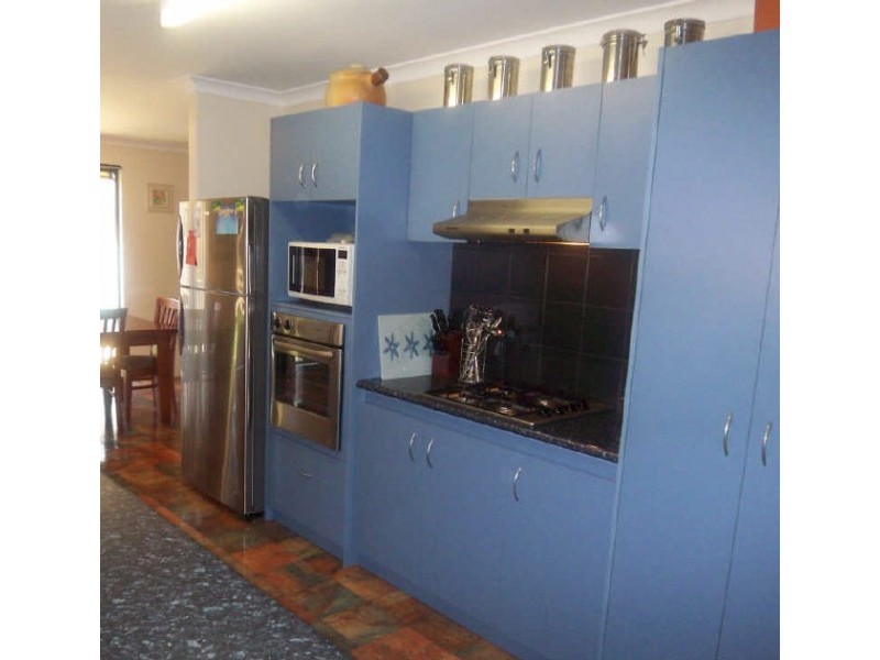 24 Malibu Point, Halls Head WA 6210