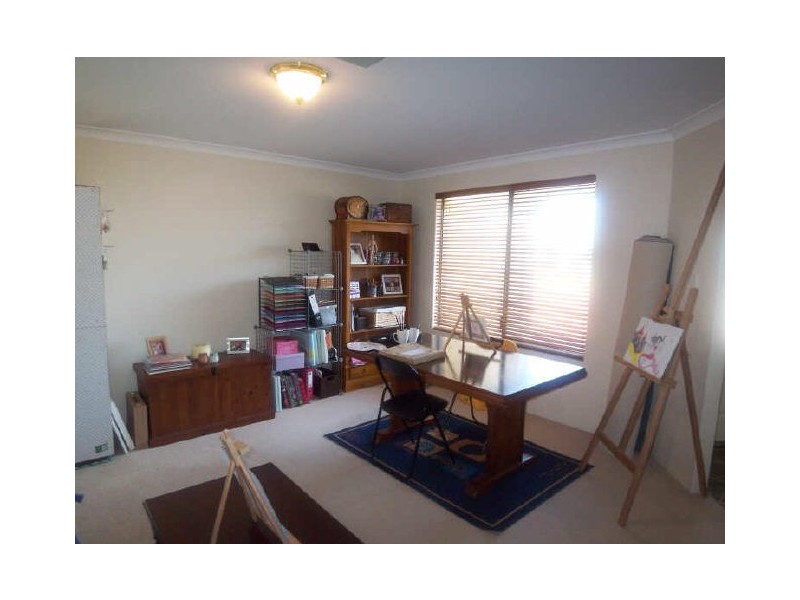 24 Malibu Point, Halls Head WA 6210