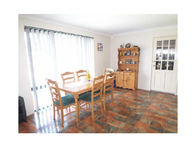 24 Malibu Point, Halls Head WA 6210