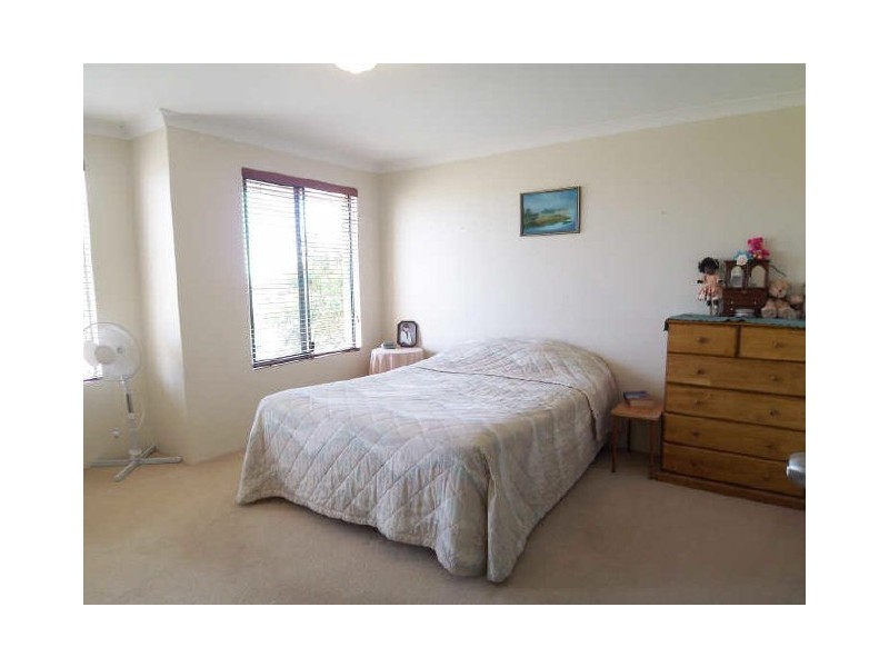 24 Malibu Point, Halls Head WA 6210