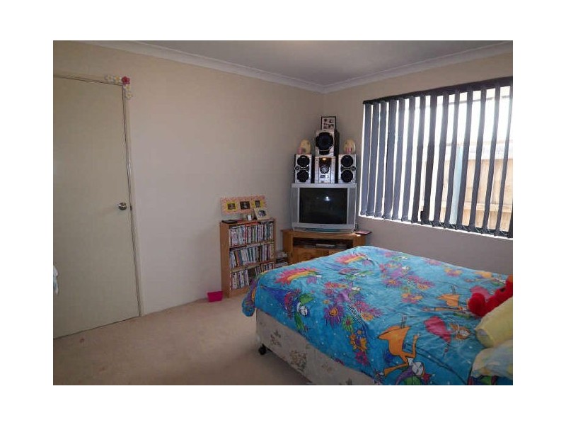 24 Malibu Point, Halls Head WA 6210