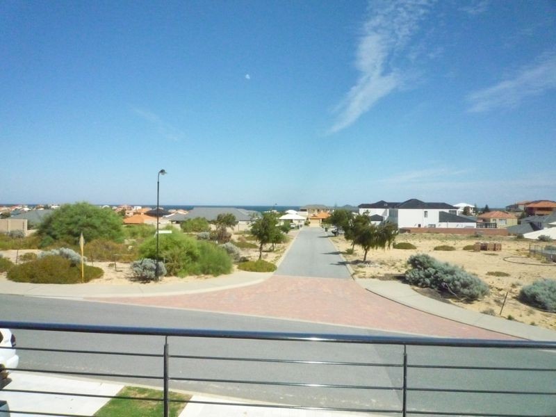 24 Caspian Drive, Wannanup WA 6210