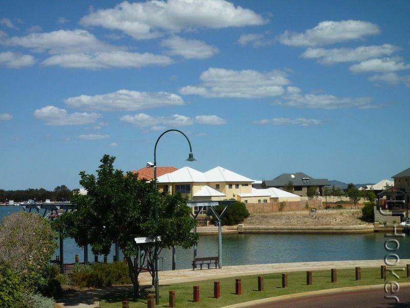 15/1 Mariners Cove Drive, Dudley Park WA 6210