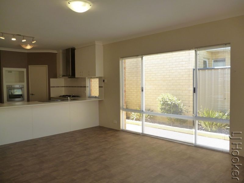 18 Still Meadow Turn, Meadow Springs WA 6210