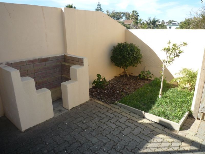 8/24 Halls Head Parade, Halls Head WA 6210