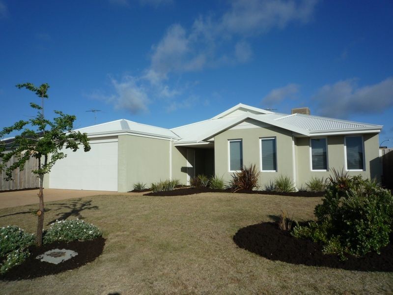 223 Peelwood Parade, Halls Head WA 6210