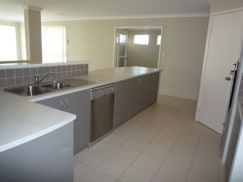 223 Peelwood Parade, Halls Head WA 6210