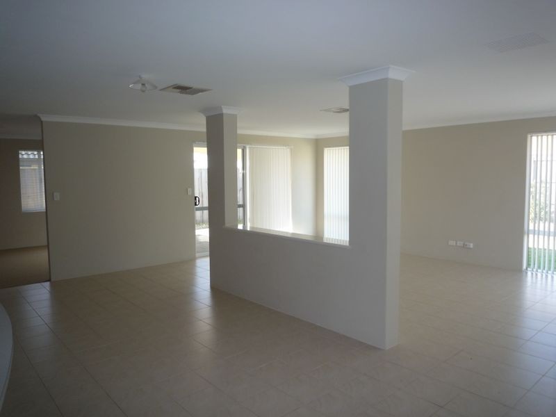 223 Peelwood Parade, Halls Head WA 6210