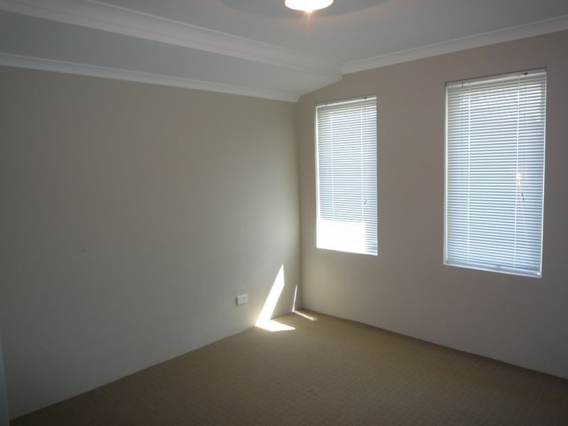 223 Peelwood Parade, Halls Head WA 6210