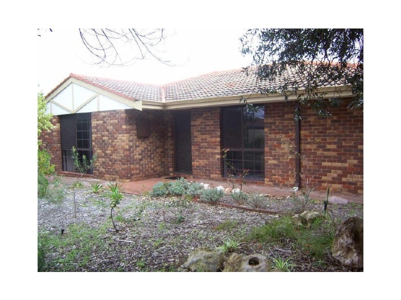 2 Kent Close, Halls Head WA 6210