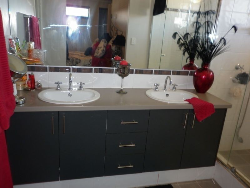 8 Coquette Pass, Dudley Park WA 6210