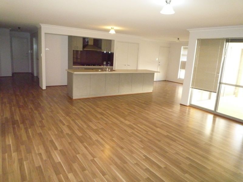 5 Pelora View, Lakelands WA 6180