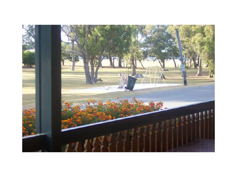 2 Minos Place, San Remo WA 6210