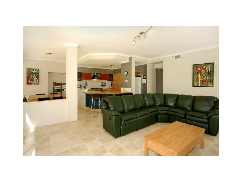 11 Mayfair Mews, Meadow Springs WA 6210