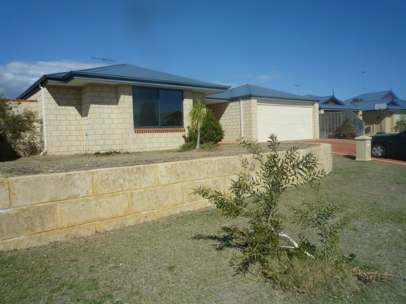 153 Peelwood Parade, Halls Head WA 6210