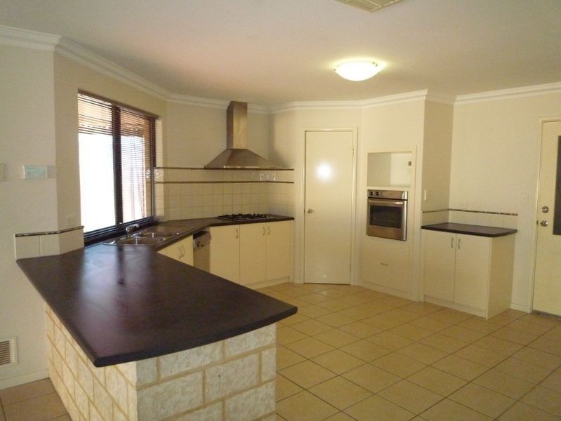 153 Peelwood Parade, Halls Head WA 6210