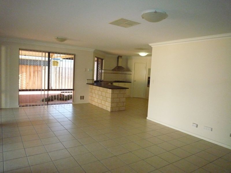 153 Peelwood Parade, Halls Head WA 6210