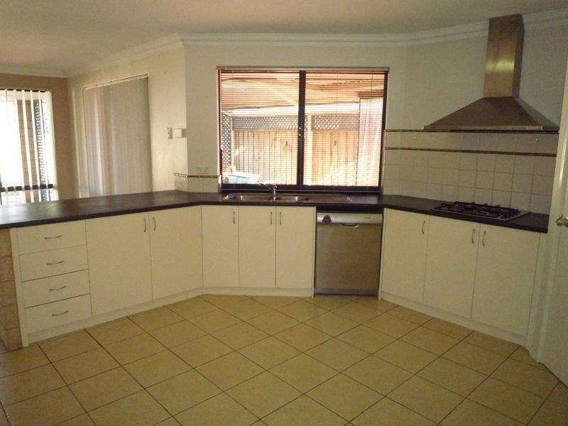 153 Peelwood Parade, Halls Head WA 6210