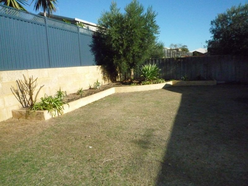 153 Peelwood Parade, Halls Head WA 6210