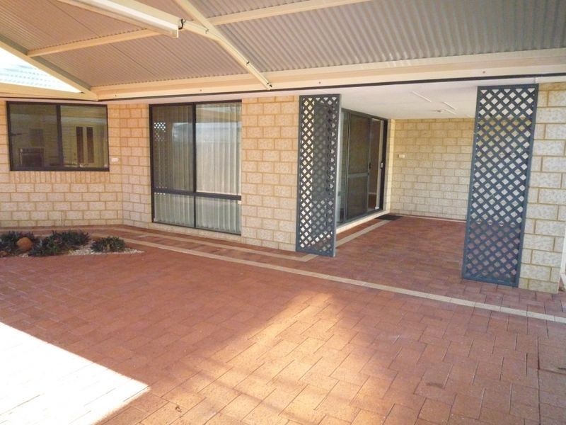 153 Peelwood Parade, Halls Head WA 6210