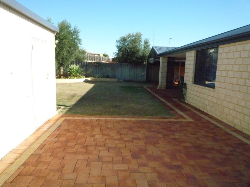 153 Peelwood Parade, Halls Head WA 6210