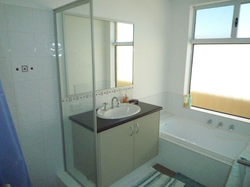 28 Lismore Ridge, Lakelands WA 6180