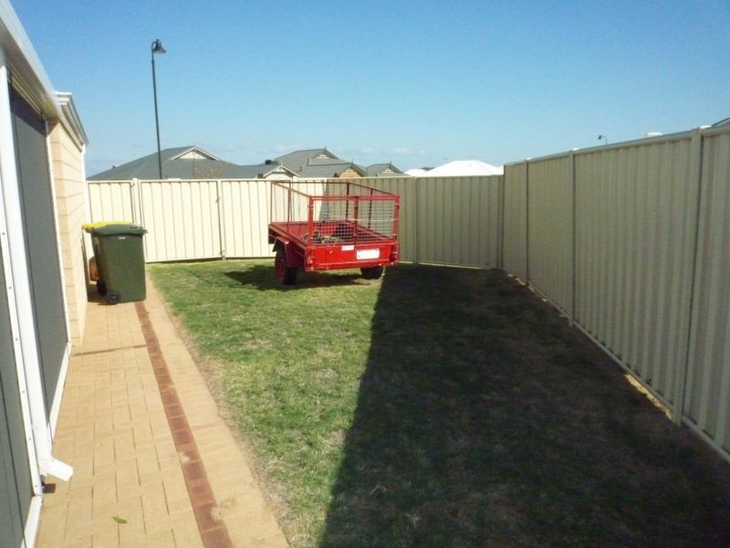 28 Lismore Ridge, Lakelands WA 6180