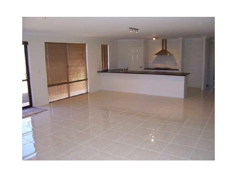 3 Drosera Turn, Halls Head WA 6210