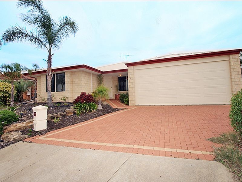 4 Selloa Court, Halls Head WA 6210