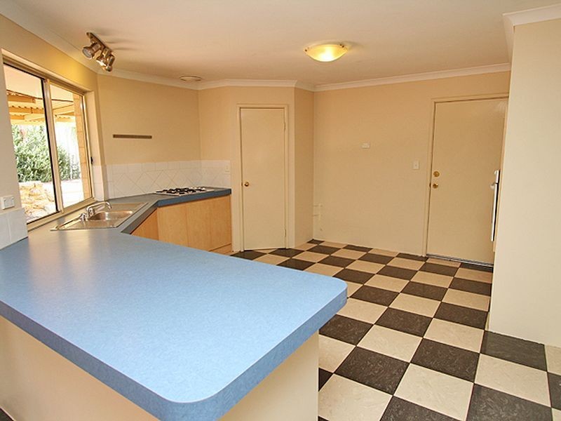 4 Selloa Court, Halls Head WA 6210