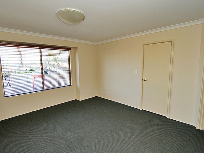 4 Selloa Court, Halls Head WA 6210