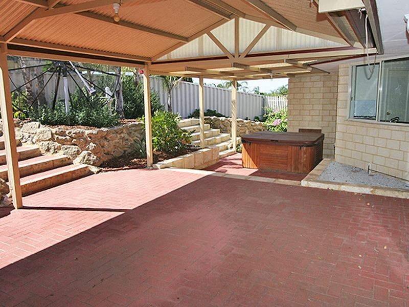 4 Selloa Court, Halls Head WA 6210