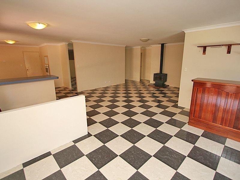 4 Selloa Court, Halls Head WA 6210
