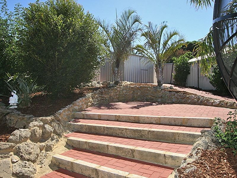 4 Selloa Court, Halls Head WA 6210