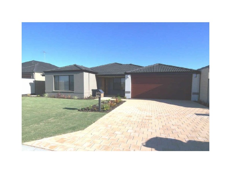 32 Pineknoll Gardens, Meadow Springs WA 6210