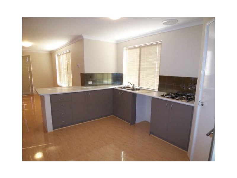 32 Pineknoll Gardens, Meadow Springs WA 6210