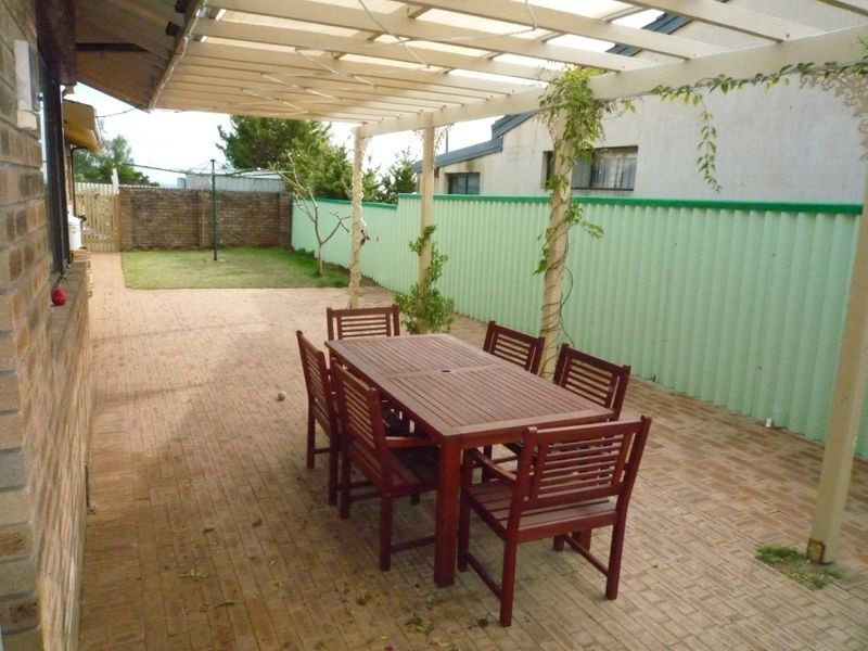 4 Sussex Place, Halls Head WA 6210