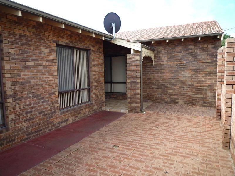 4 Sussex Place, Halls Head WA 6210