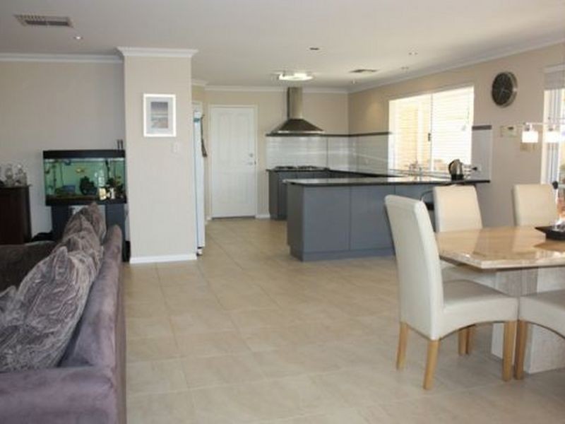 9 Breynia Link, Halls Head WA 6210