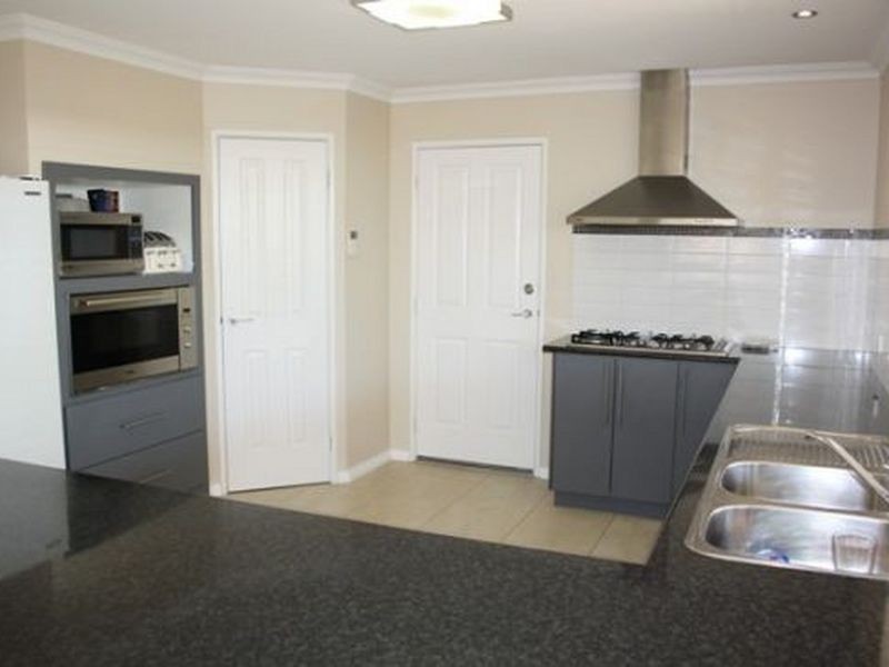 9 Breynia Link, Halls Head WA 6210