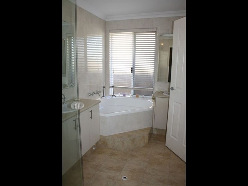 9 Breynia Link, Halls Head WA 6210
